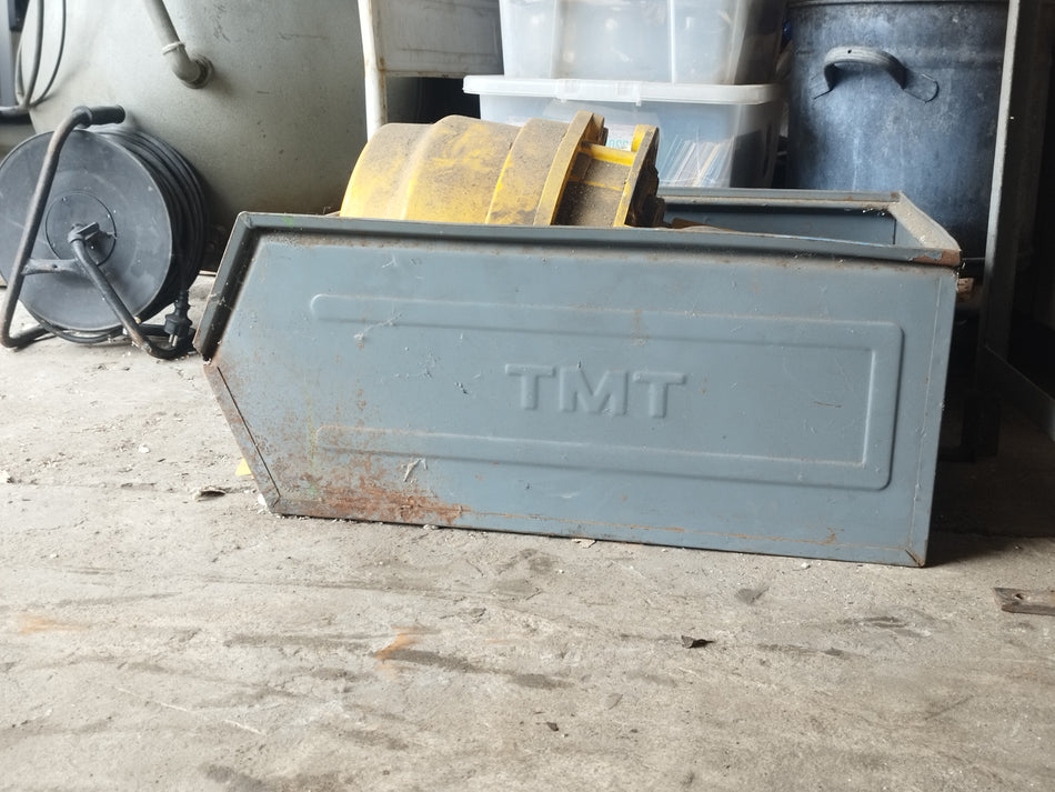 Metalen TMT grijpbak 70x46x30 cm - 3 stuks - stapelbaar - industrieël