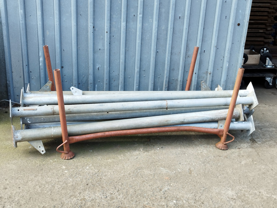 Metalen - ijzeren palen gegalvaniseerd met voet en kopplaat - 215 cm