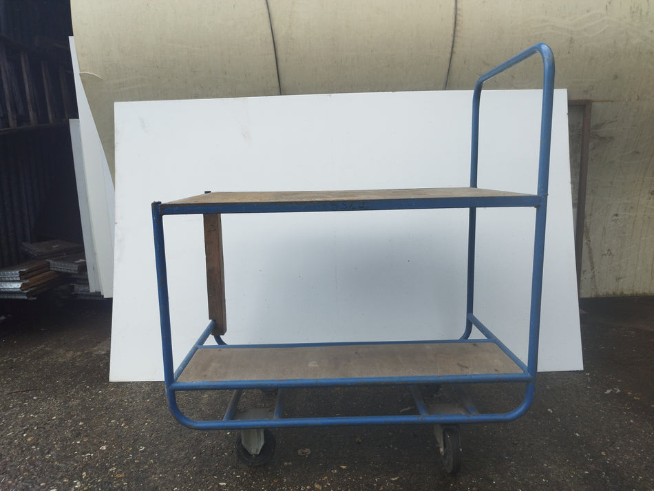 Meerdere plateauwagens - magazijnkar - platformwagen - intern transport