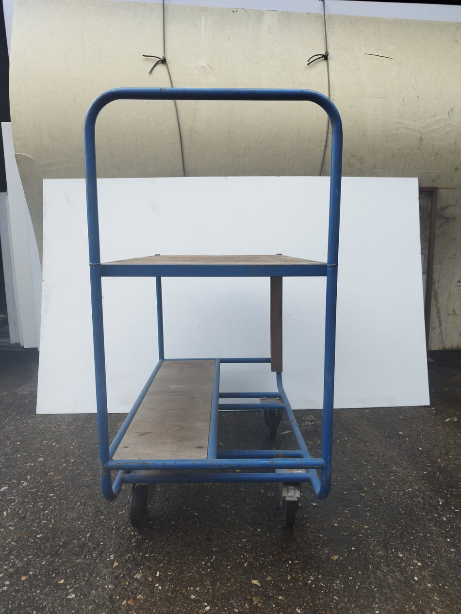 Meerdere plateauwagens - magazijnkar - platformwagen - intern transport