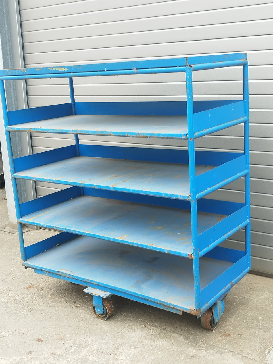 Meerdere plateauwagens - magazijnkar - platformwagen - intern transport