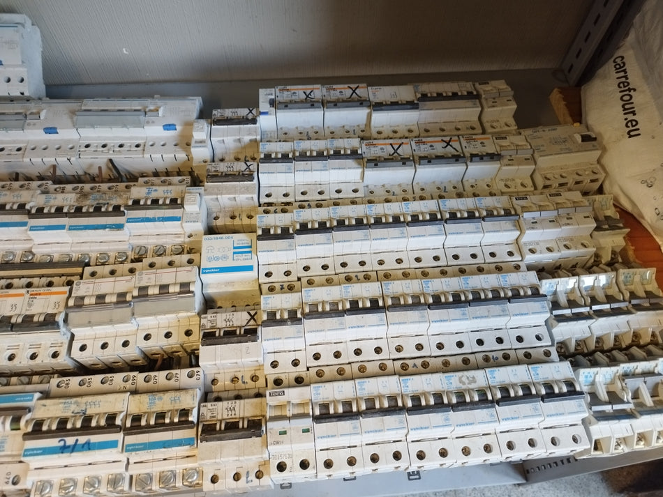 Zekeringen - automaten - Jimpy - Merlin Gerin - Vynckier - Hager - meer dan 100 stuks