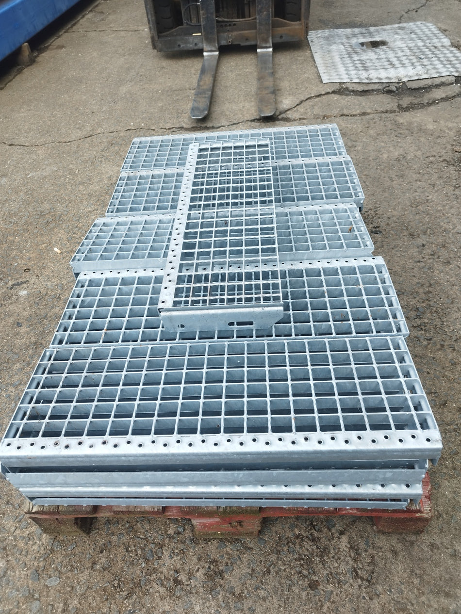 Gegalvaniseerde metalen traptreden
