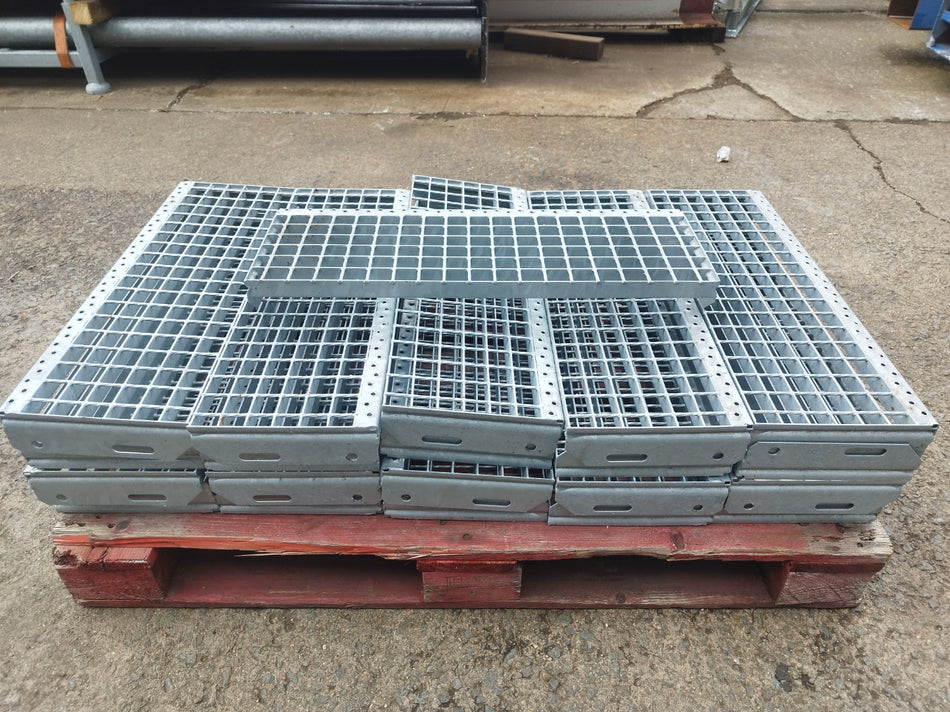 Gegalvaniseerde metalen traptreden