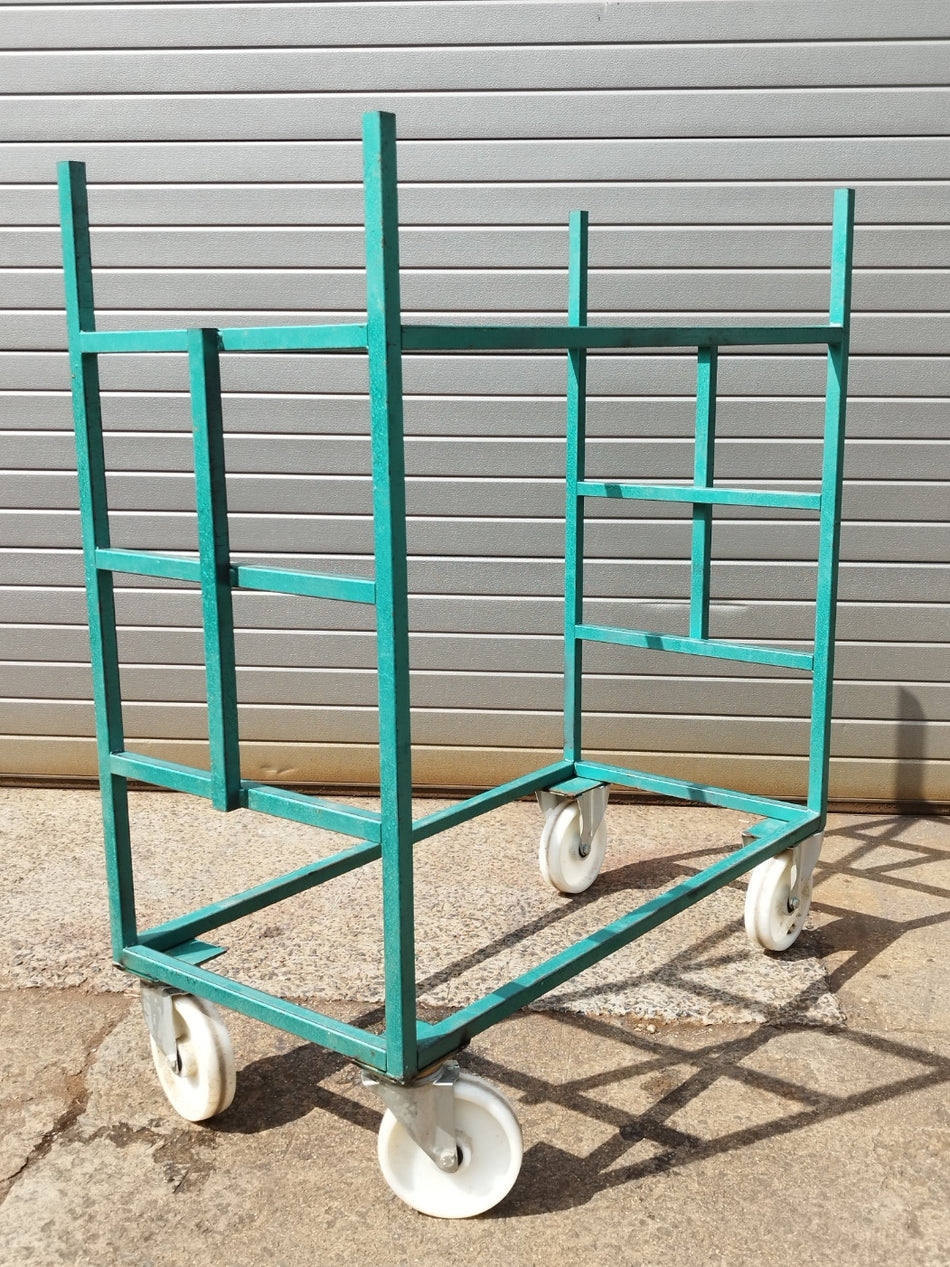 Transportwagen - intern transport - magazijnkar - plateauwagen - werktafel -